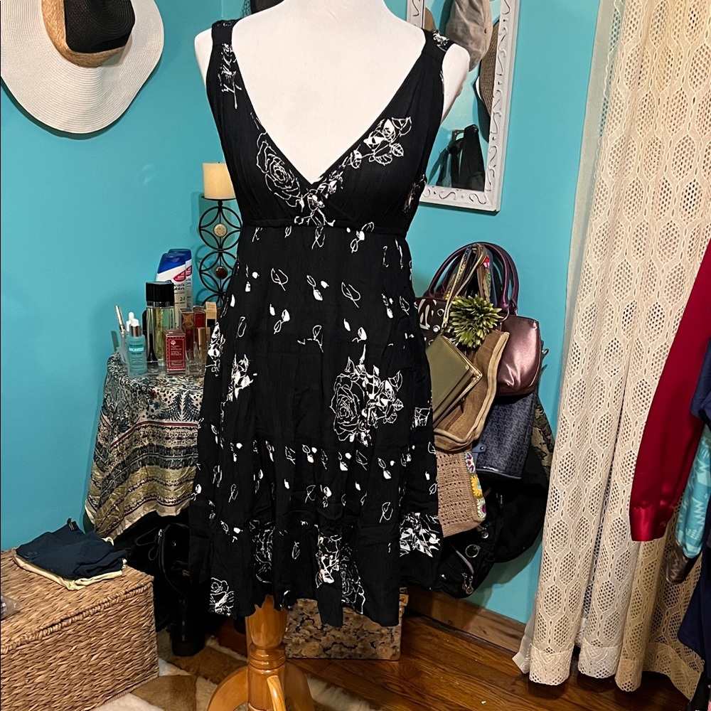Elegant Black and White Floral Dress